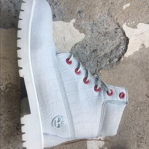 Size 8 Timberland White serpents Limited release